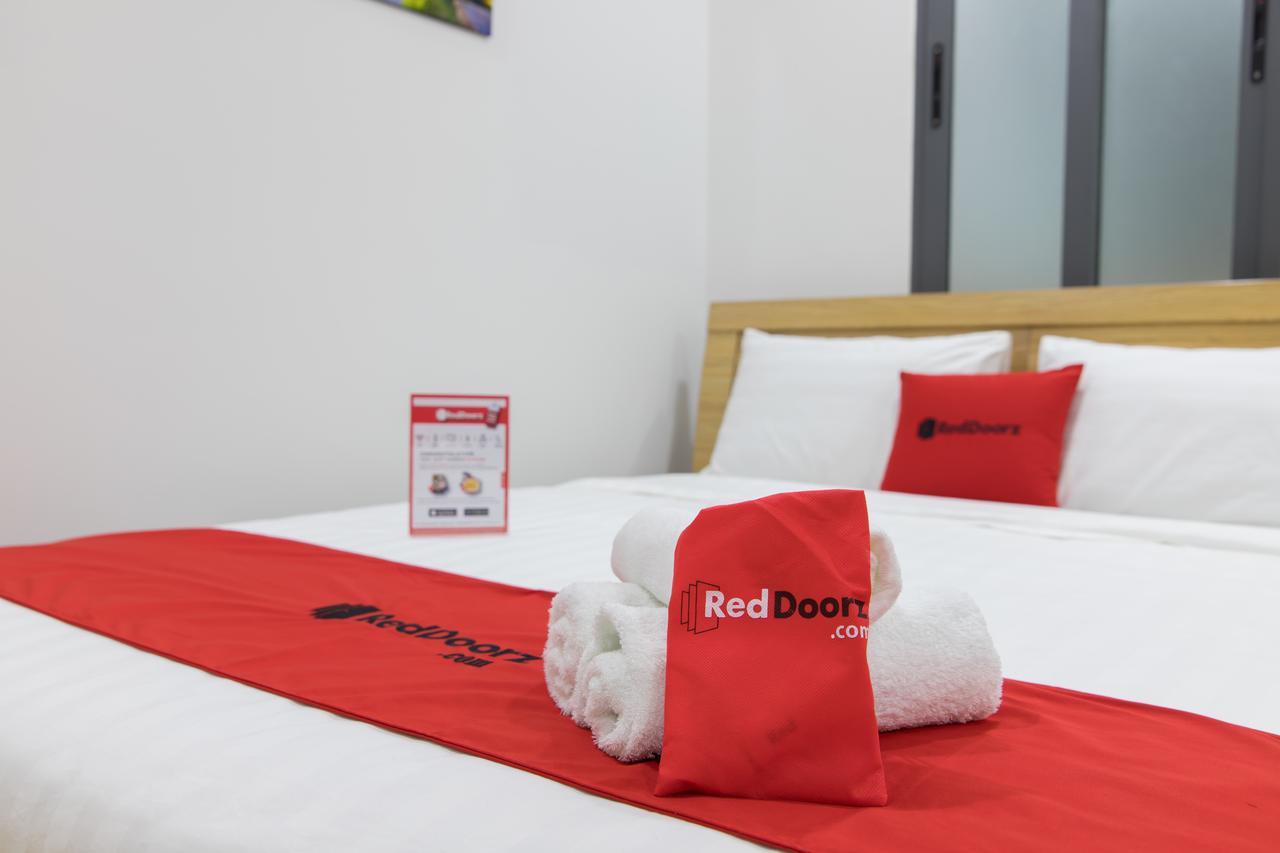 Reddoorz Premium Near E-Town Cidade de Ho Chi Minh Exterior foto